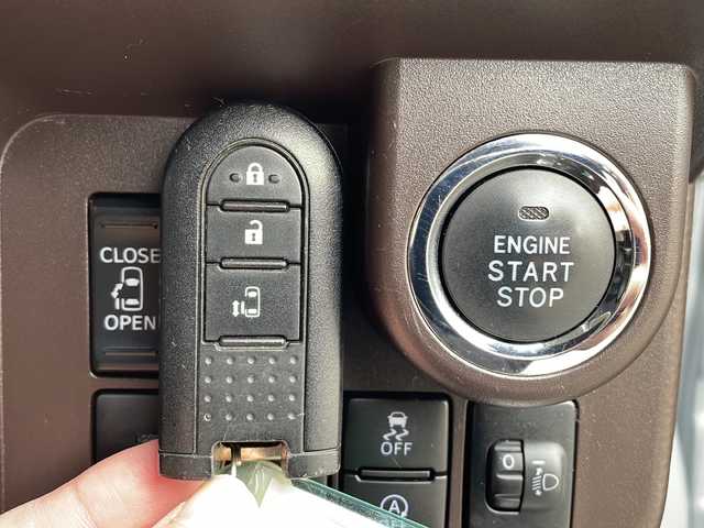 トヨタ ルーミー X S 岩手県 2019(平31)年 5.5万km ブライトシルバーM 純正SDナビ/AM/FM/CD/DVD/Bluetooth/フルセグTV/純正オーディオ/バックカメラ/ETC/ドライブレコーダー/横滑り防止装置/アイドリングストップ/シートヒーター/オートライト/オートハイビーム/フォグランプ/スマートキー/プッシュスタート/電動格納ミラー/社外14インチAW/純正フロアマット/純正ドアバイザー