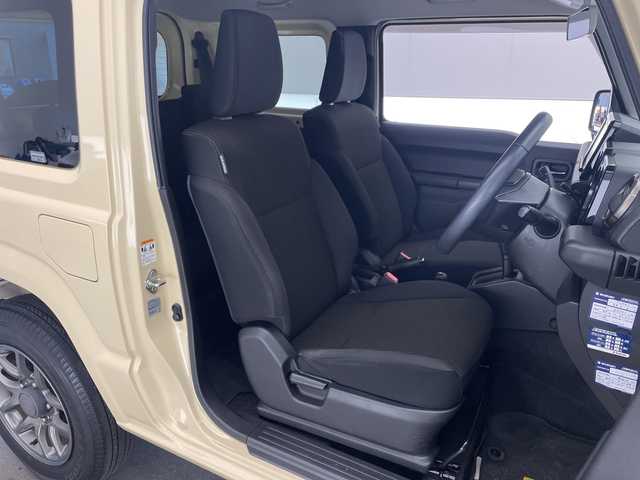 スズキ ジムニー XC 宮崎県 2019(令1)年 7万km シフォンアイボリーM 禁煙車/衝突被害軽減ブレーキ/純正8型ナビTV/（CN-RZ843/CD/DVD/Bluetooth/フルセグTV)/純正バックカメラ/純正LEDオートライト/純正フォグ/純正16インチアルミ/純正ラバーマット/クルーズコントロール/ダウンヒルアシストコントロール/オートマチックハイビーム/レーンディパーチャーアラート/前席シートヒーター/オートエアコン/ウインカードアミラー/本革巻ハンドル/スマートキー/プッシュエンジンスタート/スペアキー/新車時保証書/取扱い説明書