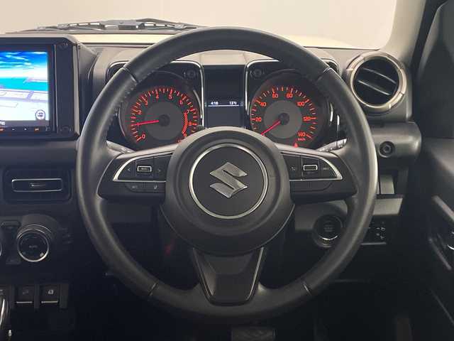 スズキ ジムニー XC 宮崎県 2019(令1)年 7万km シフォンアイボリーM 禁煙車/衝突被害軽減ブレーキ/純正8型ナビTV/（CN-RZ843/CD/DVD/Bluetooth/フルセグTV)/純正バックカメラ/純正LEDオートライト/純正フォグ/純正16インチアルミ/純正ラバーマット/クルーズコントロール/ダウンヒルアシストコントロール/オートマチックハイビーム/レーンディパーチャーアラート/前席シートヒーター/オートエアコン/ウインカードアミラー/本革巻ハンドル/スマートキー/プッシュエンジンスタート/スペアキー/新車時保証書/取扱い説明書