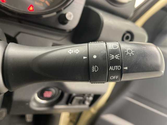 スズキ ジムニー XC 宮崎県 2019(令1)年 7万km シフォンアイボリーM 禁煙車/衝突被害軽減ブレーキ/純正8型ナビTV/（CN-RZ843/CD/DVD/Bluetooth/フルセグTV)/純正バックカメラ/純正LEDオートライト/純正フォグ/純正16インチアルミ/純正ラバーマット/クルーズコントロール/ダウンヒルアシストコントロール/オートマチックハイビーム/レーンディパーチャーアラート/前席シートヒーター/オートエアコン/ウインカードアミラー/本革巻ハンドル/スマートキー/プッシュエンジンスタート/スペアキー/新車時保証書/取扱い説明書