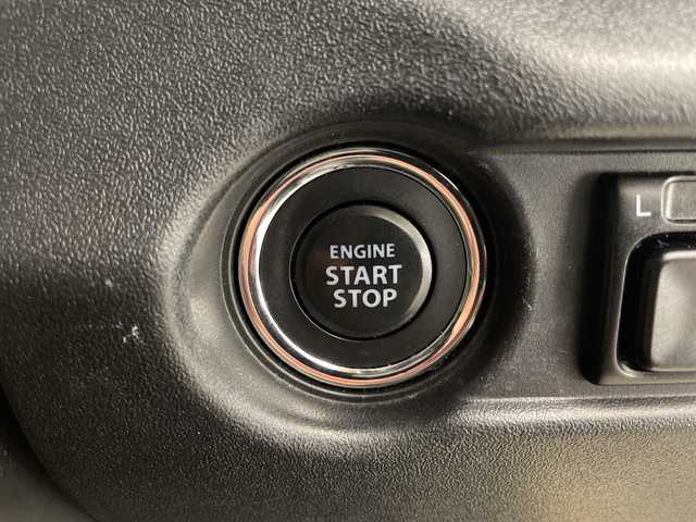 スズキ ジムニー XC 宮崎県 2019(令1)年 7万km シフォンアイボリーM 禁煙車/衝突被害軽減ブレーキ/純正8型ナビTV/（CN-RZ843/CD/DVD/Bluetooth/フルセグTV)/純正バックカメラ/純正LEDオートライト/純正フォグ/純正16インチアルミ/純正ラバーマット/クルーズコントロール/ダウンヒルアシストコントロール/オートマチックハイビーム/レーンディパーチャーアラート/前席シートヒーター/オートエアコン/ウインカードアミラー/本革巻ハンドル/スマートキー/プッシュエンジンスタート/スペアキー/新車時保証書/取扱い説明書