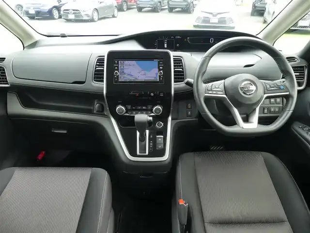 日産 セレナ ハイウェイスター Vセレクション 千葉県 2018(平30)年 6.1万km ブリリアントホワイトパール エマージェンシーブレーキ/プロパイロット/インテリジェントクルーズコントロール/インテリジェントルームミラー/ハンズフリー両側パワースライドドア/純正SDナビ/地デジTV/【DVD/CD再生機能　Bluetooth接続】/アラウンドビューモニター/革巻きステアリング/ステアリングスイッチ/ETC/LEDヘッドライト/ウインカーミラー/コーナーセンサー/純正16インチアルミホイル/サイド/カーテンエアバッグ/インテリジェントキー