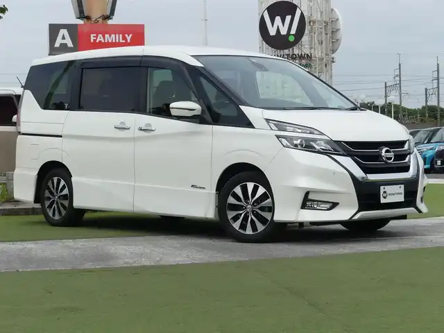 日産 セレナ ハイウェイスター Vセレクション 千葉県 2018(平30)年 6.1万km ブリリアントホワイトパール エマージェンシーブレーキ/プロパイロット/インテリジェントクルーズコントロール/インテリジェントルームミラー/ハンズフリー両側パワースライドドア/純正SDナビ/地デジTV/【DVD/CD再生機能　Bluetooth接続】/アラウンドビューモニター/革巻きステアリング/ステアリングスイッチ/ETC/LEDヘッドライト/ウインカーミラー/コーナーセンサー/純正16インチアルミホイル/サイド/カーテンエアバッグ/インテリジェントキー