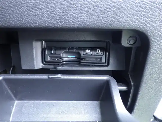 日産 セレナ ハイウェイスター Vセレクション 千葉県 2018(平30)年 6.1万km ブリリアントホワイトパール エマージェンシーブレーキ/プロパイロット/インテリジェントクルーズコントロール/インテリジェントルームミラー/ハンズフリー両側パワースライドドア/純正SDナビ/地デジTV/【DVD/CD再生機能　Bluetooth接続】/アラウンドビューモニター/革巻きステアリング/ステアリングスイッチ/ETC/LEDヘッドライト/ウインカーミラー/コーナーセンサー/純正16インチアルミホイル/サイド/カーテンエアバッグ/インテリジェントキー