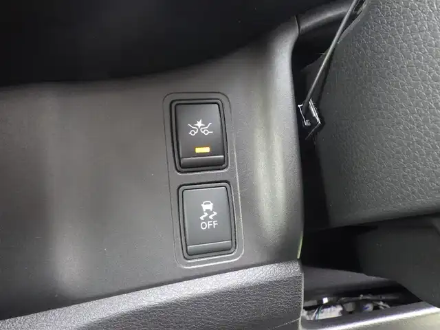 日産 セレナ ハイウェイスター Vセレクション 千葉県 2018(平30)年 6.1万km ブリリアントホワイトパール エマージェンシーブレーキ/プロパイロット/インテリジェントクルーズコントロール/インテリジェントルームミラー/ハンズフリー両側パワースライドドア/純正SDナビ/地デジTV/【DVD/CD再生機能　Bluetooth接続】/アラウンドビューモニター/革巻きステアリング/ステアリングスイッチ/ETC/LEDヘッドライト/ウインカーミラー/コーナーセンサー/純正16インチアルミホイル/サイド/カーテンエアバッグ/インテリジェントキー
