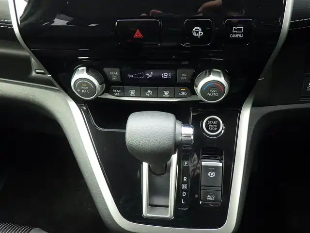日産 セレナ ハイウェイスター Vセレクション 千葉県 2018(平30)年 6.1万km ブリリアントホワイトパール エマージェンシーブレーキ/プロパイロット/インテリジェントクルーズコントロール/インテリジェントルームミラー/ハンズフリー両側パワースライドドア/純正SDナビ/地デジTV/【DVD/CD再生機能　Bluetooth接続】/アラウンドビューモニター/革巻きステアリング/ステアリングスイッチ/ETC/LEDヘッドライト/ウインカーミラー/コーナーセンサー/純正16インチアルミホイル/サイド/カーテンエアバッグ/インテリジェントキー