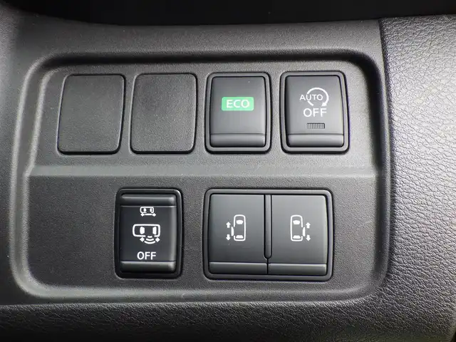 日産 セレナ ハイウェイスター Vセレクション 千葉県 2018(平30)年 6.1万km ブリリアントホワイトパール エマージェンシーブレーキ/プロパイロット/インテリジェントクルーズコントロール/インテリジェントルームミラー/ハンズフリー両側パワースライドドア/純正SDナビ/地デジTV/【DVD/CD再生機能　Bluetooth接続】/アラウンドビューモニター/革巻きステアリング/ステアリングスイッチ/ETC/LEDヘッドライト/ウインカーミラー/コーナーセンサー/純正16インチアルミホイル/サイド/カーテンエアバッグ/インテリジェントキー