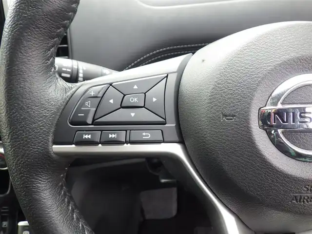 日産 セレナ ハイウェイスター Vセレクション 千葉県 2018(平30)年 6.1万km ブリリアントホワイトパール エマージェンシーブレーキ/プロパイロット/インテリジェントクルーズコントロール/インテリジェントルームミラー/ハンズフリー両側パワースライドドア/純正SDナビ/地デジTV/【DVD/CD再生機能　Bluetooth接続】/アラウンドビューモニター/革巻きステアリング/ステアリングスイッチ/ETC/LEDヘッドライト/ウインカーミラー/コーナーセンサー/純正16インチアルミホイル/サイド/カーテンエアバッグ/インテリジェントキー