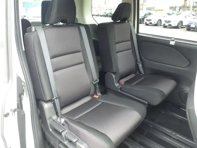 日産 セレナ ハイウェイスター Vセレクション 千葉県 2018(平30)年 6.1万km ブリリアントホワイトパール エマージェンシーブレーキ/プロパイロット/インテリジェントクルーズコントロール/インテリジェントルームミラー/ハンズフリー両側パワースライドドア/純正SDナビ/地デジTV/【DVD/CD再生機能　Bluetooth接続】/アラウンドビューモニター/革巻きステアリング/ステアリングスイッチ/ETC/LEDヘッドライト/ウインカーミラー/コーナーセンサー/純正16インチアルミホイル/サイド/カーテンエアバッグ/インテリジェントキー