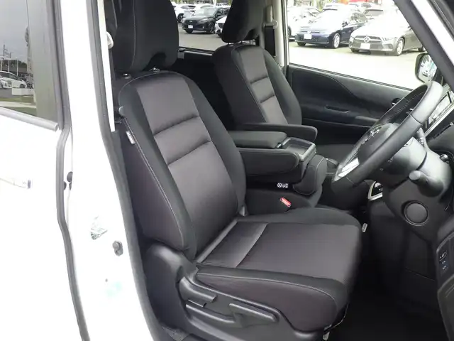 日産 セレナ ハイウェイスター Vセレクション 千葉県 2018(平30)年 6.1万km ブリリアントホワイトパール エマージェンシーブレーキ/プロパイロット/インテリジェントクルーズコントロール/インテリジェントルームミラー/ハンズフリー両側パワースライドドア/純正SDナビ/地デジTV/【DVD/CD再生機能　Bluetooth接続】/アラウンドビューモニター/革巻きステアリング/ステアリングスイッチ/ETC/LEDヘッドライト/ウインカーミラー/コーナーセンサー/純正16インチアルミホイル/サイド/カーテンエアバッグ/インテリジェントキー