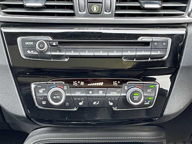 ＢＭＷ Ｘ１ sDrive 18i Xライン 香川県 2016(平28)年 12.2万km アルピンホワイトⅢ ワンオーナー/スマートキー/衝突軽減/レーンアシスト/保証書/取扱説明書/アイドリングストップ/純正ナビ/cd/dvd/bt/usb/aux/フルセグTV/バックカメラ/パワーシート/シートヒーター/ブラックレザーシート/サンルーフ/パワーバックドア/純正18インチアルミ/コーナーセンサー/フォグランプ/ウィンカーミラー/ルーフレール/オートライト/オートワイパー/革巻きステアリング
