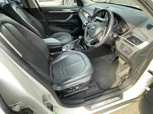 ＢＭＷ Ｘ１ sDrive 18i Xライン 香川県 2016(平28)年 12.2万km アルピンホワイトⅢ ワンオーナー/スマートキー/衝突軽減/レーンアシスト/保証書/取扱説明書/アイドリングストップ/純正ナビ/cd/dvd/bt/usb/aux/フルセグTV/バックカメラ/パワーシート/シートヒーター/ブラックレザーシート/サンルーフ/パワーバックドア/純正18インチアルミ/コーナーセンサー/フォグランプ/ウィンカーミラー/ルーフレール/オートライト/オートワイパー/革巻きステアリング