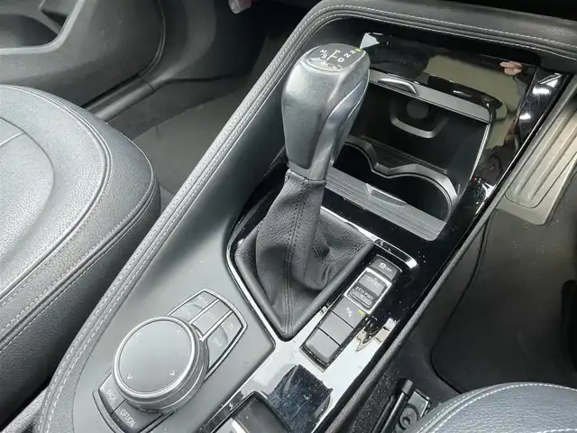 ＢＭＷ Ｘ１ sDrive 18i Xライン 香川県 2016(平28)年 12.2万km アルピンホワイトⅢ ワンオーナー/スマートキー/衝突軽減/レーンアシスト/保証書/取扱説明書/アイドリングストップ/純正ナビ/cd/dvd/bt/usb/aux/フルセグTV/バックカメラ/パワーシート/シートヒーター/ブラックレザーシート/サンルーフ/パワーバックドア/純正18インチアルミ/コーナーセンサー/フォグランプ/ウィンカーミラー/ルーフレール/オートライト/オートワイパー/革巻きステアリング