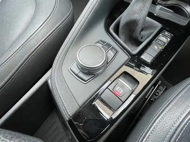 ＢＭＷ Ｘ１ sDrive 18i Xライン 香川県 2016(平28)年 12.2万km アルピンホワイトⅢ ワンオーナー/スマートキー/衝突軽減/レーンアシスト/保証書/取扱説明書/アイドリングストップ/純正ナビ/cd/dvd/bt/usb/aux/フルセグTV/バックカメラ/パワーシート/シートヒーター/ブラックレザーシート/サンルーフ/パワーバックドア/純正18インチアルミ/コーナーセンサー/フォグランプ/ウィンカーミラー/ルーフレール/オートライト/オートワイパー/革巻きステアリング