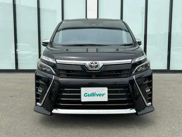 トヨタ ヴォクシー ZS 煌Ⅱ 大阪府 2020(令2)年 1.9万km ブラック 純正１０インチナビ/  フルセグTV/CD/DVD/Bluetooth/USB/バックモニター/衝突軽減ブレーキ/横滑り防止装置/コーナーセンサー/両側パワースライドドア/クルーズコントロール/ステアリングスイッチ/アイドリングストップ/ドライブレコーダー/オートマチックハイビーム/ハーフレザーシート/純正16インチアルミホイール/プッシュスタート/スマートキー/ＥＴＣ/ＬＥＤライト
