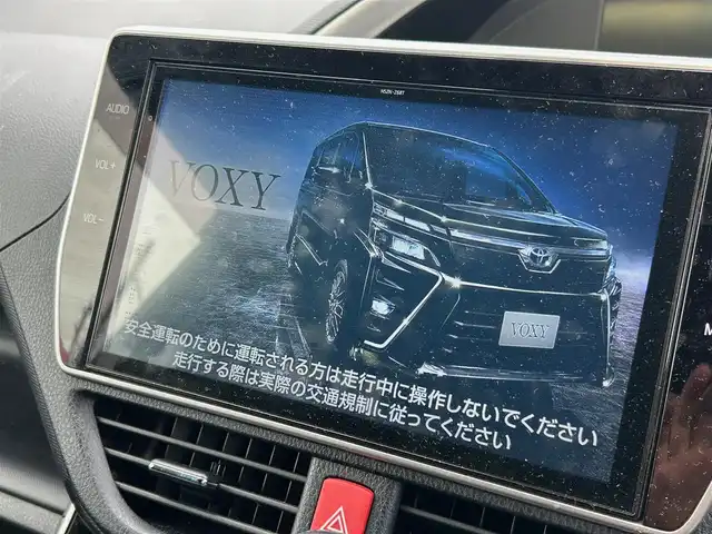 トヨタ ヴォクシー ZS 煌Ⅱ 大阪府 2020(令2)年 1.9万km ブラック 純正１０インチナビ/  フルセグTV/CD/DVD/Bluetooth/USB/バックモニター/衝突軽減ブレーキ/横滑り防止装置/コーナーセンサー/両側パワースライドドア/クルーズコントロール/ステアリングスイッチ/アイドリングストップ/ドライブレコーダー/オートマチックハイビーム/ハーフレザーシート/純正16インチアルミホイール/プッシュスタート/スマートキー/ＥＴＣ/ＬＥＤライト