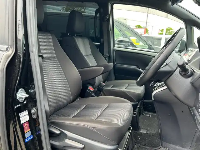 トヨタ ヴォクシー ZS 煌Ⅱ 大阪府 2020(令2)年 1.9万km ブラック 純正１０インチナビ/  フルセグTV/CD/DVD/Bluetooth/USB/バックモニター/衝突軽減ブレーキ/横滑り防止装置/コーナーセンサー/両側パワースライドドア/クルーズコントロール/ステアリングスイッチ/アイドリングストップ/ドライブレコーダー/オートマチックハイビーム/ハーフレザーシート/純正16インチアルミホイール/プッシュスタート/スマートキー/ＥＴＣ/ＬＥＤライト