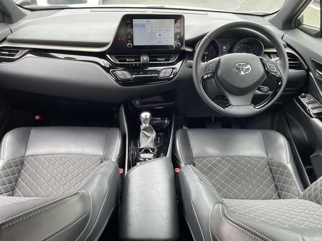 トヨタ Ｃ－ＨＲ G 群馬県 2023(令5)年 2.5万km パール ワンオーナー/純正ディスプレイオーディオ/全方位カメラ/ビルトインETC2.0/ドラレコ前後/クルーズコントロール(追従走行あり)/横滑り防止装置/Bluetooth/オートライト/オートマチックハイビーム/シートヒーター(D+N席)/LEDヘッドライト/スマートキー/純正アルミホイール/純正フロアマット/コーナーセンサー前後/USB入力端子/プッシュスタート/保証書/取扱説明書
