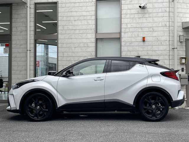 トヨタ Ｃ－ＨＲ G 群馬県 2023(令5)年 2.5万km パール ワンオーナー/純正ディスプレイオーディオ/全方位カメラ/ビルトインETC2.0/ドラレコ前後/クルーズコントロール(追従走行あり)/横滑り防止装置/Bluetooth/オートライト/オートマチックハイビーム/シートヒーター(D+N席)/LEDヘッドライト/スマートキー/純正アルミホイール/純正フロアマット/コーナーセンサー前後/USB入力端子/プッシュスタート/保証書/取扱説明書
