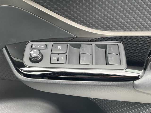 トヨタ Ｃ－ＨＲ G 群馬県 2023(令5)年 2.5万km パール ワンオーナー/純正ディスプレイオーディオ/全方位カメラ/ビルトインETC2.0/ドラレコ前後/クルーズコントロール(追従走行あり)/横滑り防止装置/Bluetooth/オートライト/オートマチックハイビーム/シートヒーター(D+N席)/LEDヘッドライト/スマートキー/純正アルミホイール/純正フロアマット/コーナーセンサー前後/USB入力端子/プッシュスタート/保証書/取扱説明書