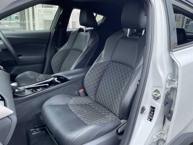 トヨタ Ｃ－ＨＲ G 群馬県 2023(令5)年 2.5万km パール ワンオーナー/純正ディスプレイオーディオ/全方位カメラ/ビルトインETC2.0/ドラレコ前後/クルーズコントロール(追従走行あり)/横滑り防止装置/Bluetooth/オートライト/オートマチックハイビーム/シートヒーター(D+N席)/LEDヘッドライト/スマートキー/純正アルミホイール/純正フロアマット/コーナーセンサー前後/USB入力端子/プッシュスタート/保証書/取扱説明書