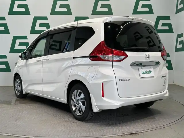 ホンダ フリード ハイブリット G ホンダセンシング 鹿児島県 2019(平31)年 5.4万km ホワイトオーキッドパール ワンオーナー　/禁煙車　/両側パワスラ　/純正ディスプレイオーディオ　/バックカメラ　/ワンセグＴＶ　/Ｂｌｕｅｔｏｏｔｈ　/ホンダセンシング　/追従型クルコン　/電格ミラー　/前席レザー調シートカバー　/ステリモ　/ＥＴＣ/ドアバイザー/後席ロール式サンシェード/純正フロアマット/スマートキー
