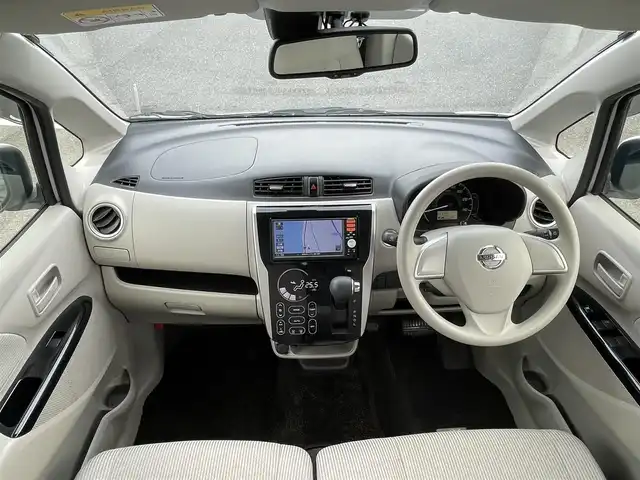 日産 デイズ X 島根県 2016(平28)年 5.4万km ホワイトパール 登録時走行距離53784km/純正ナビ/BT・CD・FM・AM/エマージェンシーブレーキ/全周囲カメラ/アイドリングストップ/前後ドライブレコーダー/純正フロアマット/社外14インチアルミホイール/ハロゲンライト/ドアバイザー/エンジンスタートボタン