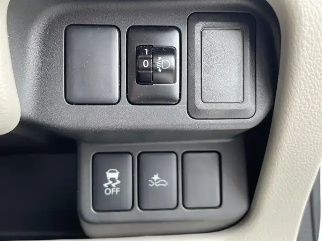 日産 デイズ X 島根県 2016(平28)年 5.4万km ホワイトパール 登録時走行距離53784km/純正ナビ/BT・CD・FM・AM/エマージェンシーブレーキ/全周囲カメラ/アイドリングストップ/前後ドライブレコーダー/純正フロアマット/社外14インチアルミホイール/ハロゲンライト/ドアバイザー/エンジンスタートボタン