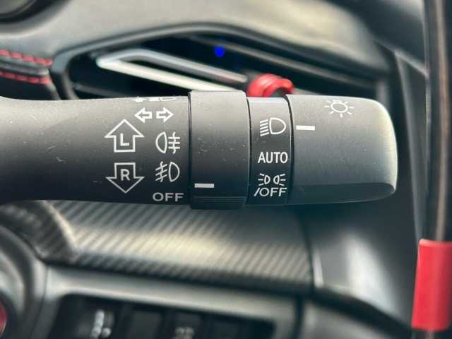 スバル レヴォーグ 1．8STIスポーツ EX 千葉県 2021(令3)年 2.9万km クリスタルホワイトP アイサイトX/純正ナビ/Bluetooth/AndroidAuto/AppleCarPlay/フルセグTV/バック・サイドカメラ/ETC/デジタルインナーミラー/全車速追従機能付クルーズコントロール/エマージェンシーレンキープアシスト/車線逸脱警報/ドライバーモニタリングシステム/プリクラッシュブレーキ/渋滞時発進アシスト/アクティブレーンチェンジアシスト/アンビエントライト/パワーバックドア/レザーシート/前席シートヒーター/パドルシフト/RAYS18インチアルミホイール/ガナドールマフラー/フロアマット/保証書・取扱説明書