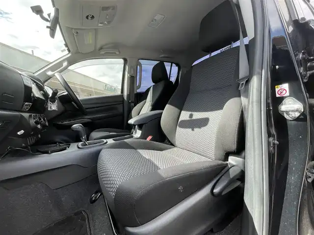 トヨタ ハイラックス X 長野県 2018(平30)年 6万km アティチュードブラックマイカ バックカメラ/ステアリングハンドル/純正ETC/純正フロアマット/布系シート/エアロパーツ　リア/社外18インチAW/盗難防止装置/Wエアバック/ドアバイザー/エコモード/パワーモード/保証書/取扱説明書
