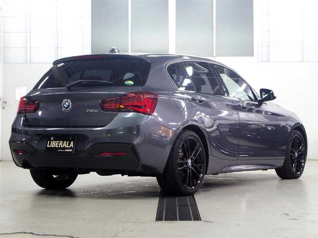 ＢＭＷ １１８ｄ Mスポーツ エディションシャドー 兵庫県 2019(令1)年 4.7万km ミネラルグレー ダーク・ヘッドライト/リア・ランプ（専用装備）/ハイグロス・ブラック・キドニー・グリル（専用装備）/18インチ Mライト・アロイ・ホイール・ダブルスポーク ジェット・ブラック（専用装備）/コーナー・クロス アンソラジット/グレー・ハイライト/ハイグロス・ブラック・トリム/パール・クローム・ハイライト/インテリア・バッヂ（専用装備）/パーキング・サポート・パッケージ（特別装備）/ACC/アクティブ・クルーズ・コントロール（ストップ＆ゴー機能付/特別装備）/コンフォート・パッケージ（特別装備）