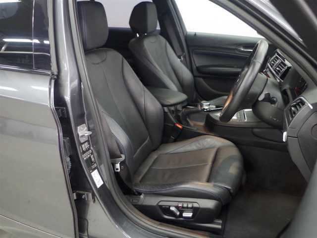 ＢＭＷ １１８ｄ Mスポーツ エディションシャドー 兵庫県 2019(令1)年 4.7万km ミネラルグレー ダーク・ヘッドライト/リア・ランプ（専用装備）/ハイグロス・ブラック・キドニー・グリル（専用装備）/18インチ Mライト・アロイ・ホイール・ダブルスポーク ジェット・ブラック（専用装備）/コーナー・クロス アンソラジット/グレー・ハイライト/ハイグロス・ブラック・トリム/パール・クローム・ハイライト/インテリア・バッヂ（専用装備）/パーキング・サポート・パッケージ（特別装備）/ACC/アクティブ・クルーズ・コントロール（ストップ＆ゴー機能付/特別装備）/コンフォート・パッケージ（特別装備）