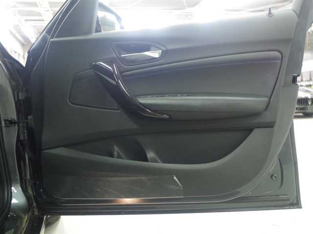 ＢＭＷ １１８ｄ Mスポーツ エディションシャドー 兵庫県 2019(令1)年 4.7万km ミネラルグレー ダーク・ヘッドライト/リア・ランプ（専用装備）/ハイグロス・ブラック・キドニー・グリル（専用装備）/18インチ Mライト・アロイ・ホイール・ダブルスポーク ジェット・ブラック（専用装備）/コーナー・クロス アンソラジット/グレー・ハイライト/ハイグロス・ブラック・トリム/パール・クローム・ハイライト/インテリア・バッヂ（専用装備）/パーキング・サポート・パッケージ（特別装備）/ACC/アクティブ・クルーズ・コントロール（ストップ＆ゴー機能付/特別装備）/コンフォート・パッケージ（特別装備）