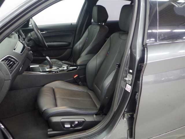 ＢＭＷ １１８ｄ Mスポーツ エディションシャドー 兵庫県 2019(令1)年 4.7万km ミネラルグレー ダーク・ヘッドライト/リア・ランプ（専用装備）/ハイグロス・ブラック・キドニー・グリル（専用装備）/18インチ Mライト・アロイ・ホイール・ダブルスポーク ジェット・ブラック（専用装備）/コーナー・クロス アンソラジット/グレー・ハイライト/ハイグロス・ブラック・トリム/パール・クローム・ハイライト/インテリア・バッヂ（専用装備）/パーキング・サポート・パッケージ（特別装備）/ACC/アクティブ・クルーズ・コントロール（ストップ＆ゴー機能付/特別装備）/コンフォート・パッケージ（特別装備）