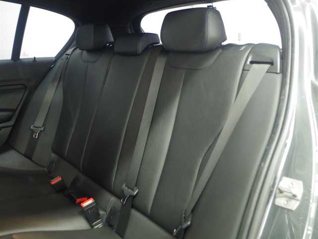 ＢＭＷ １１８ｄ Mスポーツ エディションシャドー 兵庫県 2019(令1)年 4.7万km ミネラルグレー ダーク・ヘッドライト/リア・ランプ（専用装備）/ハイグロス・ブラック・キドニー・グリル（専用装備）/18インチ Mライト・アロイ・ホイール・ダブルスポーク ジェット・ブラック（専用装備）/コーナー・クロス アンソラジット/グレー・ハイライト/ハイグロス・ブラック・トリム/パール・クローム・ハイライト/インテリア・バッヂ（専用装備）/パーキング・サポート・パッケージ（特別装備）/ACC/アクティブ・クルーズ・コントロール（ストップ＆ゴー機能付/特別装備）/コンフォート・パッケージ（特別装備）