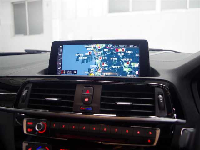 ＢＭＷ １１８ｄ Mスポーツ エディションシャドー 兵庫県 2019(令1)年 4.7万km ミネラルグレー ダーク・ヘッドライト/リア・ランプ（専用装備）/ハイグロス・ブラック・キドニー・グリル（専用装備）/18インチ Mライト・アロイ・ホイール・ダブルスポーク ジェット・ブラック（専用装備）/コーナー・クロス アンソラジット/グレー・ハイライト/ハイグロス・ブラック・トリム/パール・クローム・ハイライト/インテリア・バッヂ（専用装備）/パーキング・サポート・パッケージ（特別装備）/ACC/アクティブ・クルーズ・コントロール（ストップ＆ゴー機能付/特別装備）/コンフォート・パッケージ（特別装備）