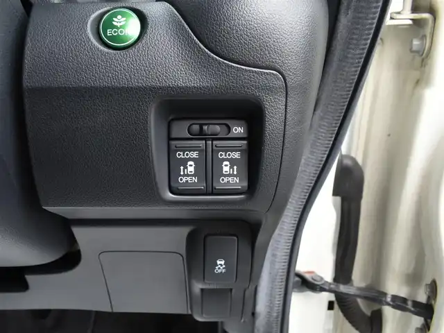 ホンダ Ｎ ＢＯＸ G Lパッケージ 神奈川県 2015(平27)年 3.5万km プレミアムホワイトパール 両側パワースライドドア/クルーズコントロール/純正メモリナビ/：ワンセグTV/：CD DVD再生/：Bluetoothオーディオ/：バックカメラ/：ステアリングスイッチ/純正HIDヘッドライト/：オートヘッドライト/ETC/純正フロアマット/：ドアバイザー/ロールサンシェード（後席左右）/オートエアコン/：プラズマクラスター