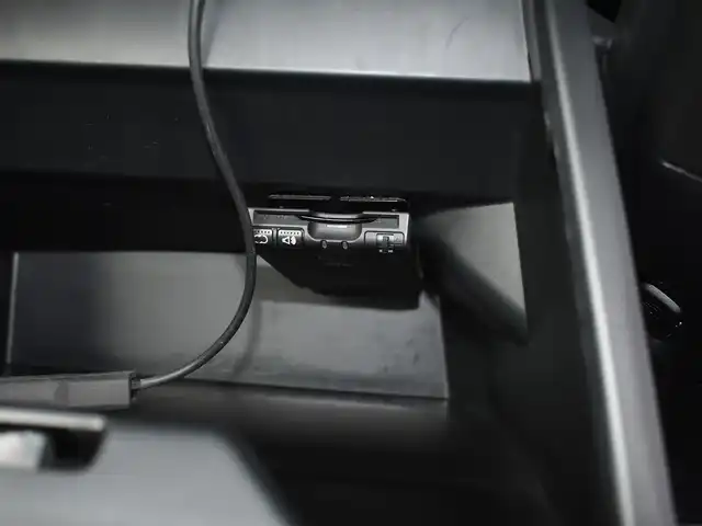 ホンダ Ｎ ＢＯＸ G Lパッケージ 神奈川県 2015(平27)年 3.5万km プレミアムホワイトパール 両側パワースライドドア/クルーズコントロール/純正メモリナビ/：ワンセグTV/：CD DVD再生/：Bluetoothオーディオ/：バックカメラ/：ステアリングスイッチ/純正HIDヘッドライト/：オートヘッドライト/ETC/純正フロアマット/：ドアバイザー/ロールサンシェード（後席左右）/オートエアコン/：プラズマクラスター