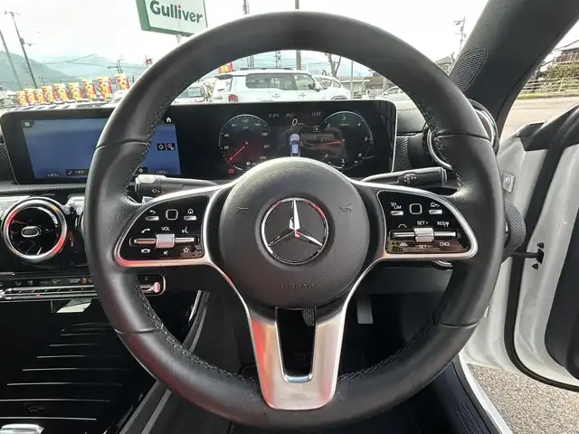 メルセデス・ベンツ ＣＬＡ２００ｄ 愛媛県 2020(令2)年 4.3万km ポーラホワイト レーダーセーフティパッケージ/ナビゲーションパッケージ/アクティブパーキングアシスト/LEDハイパフォーマンスヘッドランプ/純正18インチAW/10.25インチワイドディスプレイ/　Bluetooth/フルセグTV/ハーフレザーシート/前席パワーシート/革巻きステアリング/ドライブレコーダー/置くだけ充電/スペアキー×1/社外フロアマット/スカッフイルミネーション/保証書