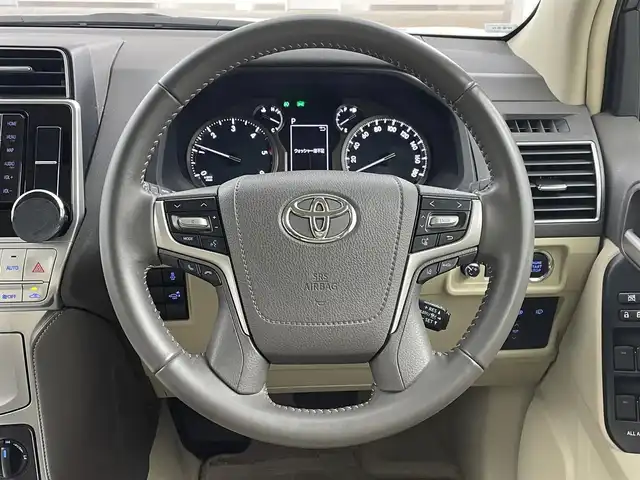 トヨタ ランドクルーザー プラド TX Lパッケージ 熊本県 2022(令4)年 6.5万km ホワイトパールクリスタルシャイン 純正SDナビ(フルセグTV/CD/DVD/BT/FM/AM)/サンルーフ/バックカメラ/トヨタセーフティセンス/・プリクラッシュセーフティ/・レーンディパーチャアラート/・クリアランスソナー/・ロードサインアシスト/・オートマチックハイビーム/・レーダークルーズコントロール/革シート/前席パワーシート/前席シートヒーター/前席シートクーラー/ステアリングリモコン/ビルトインETC/センターデフロック/純正フロアマット/スペアキー