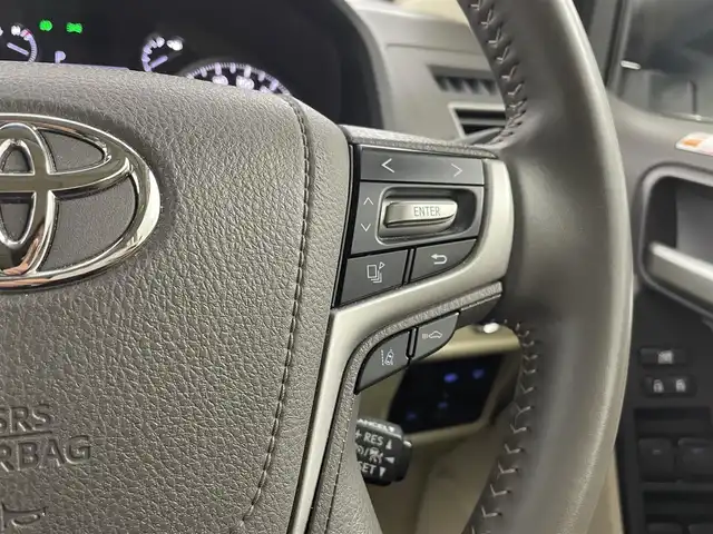 トヨタ ランドクルーザー プラド TX Lパッケージ 熊本県 2022(令4)年 6.5万km ホワイトパールクリスタルシャイン 純正SDナビ(フルセグTV/CD/DVD/BT/FM/AM)/サンルーフ/バックカメラ/トヨタセーフティセンス/・プリクラッシュセーフティ/・レーンディパーチャアラート/・クリアランスソナー/・ロードサインアシスト/・オートマチックハイビーム/・レーダークルーズコントロール/革シート/前席パワーシート/前席シートヒーター/前席シートクーラー/ステアリングリモコン/ビルトインETC/センターデフロック/純正フロアマット/スペアキー