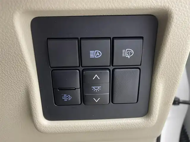 トヨタ ランドクルーザー プラド TX Lパッケージ 熊本県 2022(令4)年 6.5万km ホワイトパールクリスタルシャイン 純正SDナビ(フルセグTV/CD/DVD/BT/FM/AM)/サンルーフ/バックカメラ/トヨタセーフティセンス/・プリクラッシュセーフティ/・レーンディパーチャアラート/・クリアランスソナー/・ロードサインアシスト/・オートマチックハイビーム/・レーダークルーズコントロール/革シート/前席パワーシート/前席シートヒーター/前席シートクーラー/ステアリングリモコン/ビルトインETC/センターデフロック/純正フロアマット/スペアキー