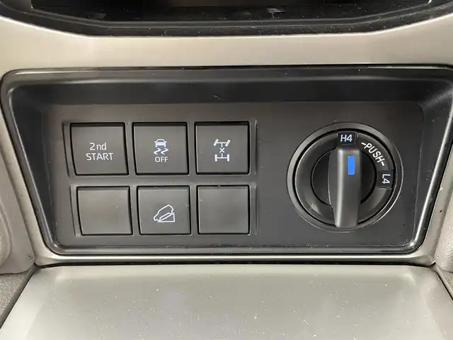 トヨタ ランドクルーザー プラド TX Lパッケージ 熊本県 2022(令4)年 6.5万km ホワイトパールクリスタルシャイン 純正SDナビ(フルセグTV/CD/DVD/BT/FM/AM)/サンルーフ/バックカメラ/トヨタセーフティセンス/・プリクラッシュセーフティ/・レーンディパーチャアラート/・クリアランスソナー/・ロードサインアシスト/・オートマチックハイビーム/・レーダークルーズコントロール/革シート/前席パワーシート/前席シートヒーター/前席シートクーラー/ステアリングリモコン/ビルトインETC/センターデフロック/純正フロアマット/スペアキー