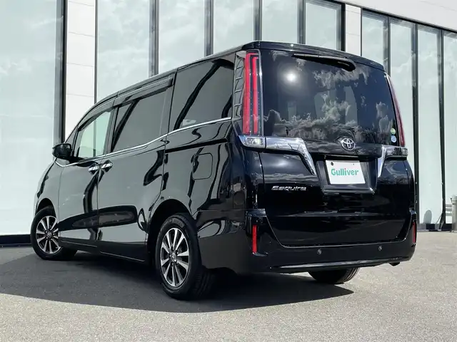 トヨタ エスクァイア Xi 大阪府 2019(令1)年 2.8万km ブラック 純正ナビ　/  フルセグＴＶ/CD/DVD/Bluetooth/USB　/バックモニター　/トヨタセーフティセンス/コーナーセンサー　/片側パワースライドドア　/クルーズコントロール　/アイドリングストップ　/前方ドライブレコーダー/純正15インチアルミホイール　/純正フロアマット　/スマートキー　/ＥＴＣ　/ＬＥＤ