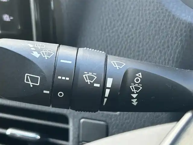 トヨタ エスクァイア Xi 大阪府 2019(令1)年 2.8万km ブラック 純正ナビ　/  フルセグＴＶ/CD/DVD/Bluetooth/USB　/バックモニター　/トヨタセーフティセンス/コーナーセンサー　/片側パワースライドドア　/クルーズコントロール　/アイドリングストップ　/前方ドライブレコーダー/純正15インチアルミホイール　/純正フロアマット　/スマートキー　/ＥＴＣ　/ＬＥＤ