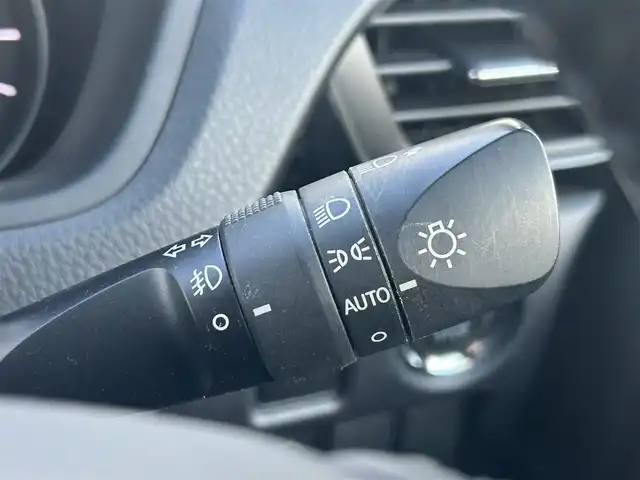 トヨタ エスクァイア Xi 大阪府 2019(令1)年 2.8万km ブラック 純正ナビ　/  フルセグＴＶ/CD/DVD/Bluetooth/USB　/バックモニター　/トヨタセーフティセンス/コーナーセンサー　/片側パワースライドドア　/クルーズコントロール　/アイドリングストップ　/前方ドライブレコーダー/純正15インチアルミホイール　/純正フロアマット　/スマートキー　/ＥＴＣ　/ＬＥＤ