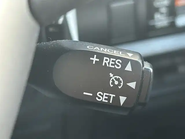 トヨタ エスクァイア Xi 大阪府 2019(令1)年 2.8万km ブラック 純正ナビ　/  フルセグＴＶ/CD/DVD/Bluetooth/USB　/バックモニター　/トヨタセーフティセンス/コーナーセンサー　/片側パワースライドドア　/クルーズコントロール　/アイドリングストップ　/前方ドライブレコーダー/純正15インチアルミホイール　/純正フロアマット　/スマートキー　/ＥＴＣ　/ＬＥＤ