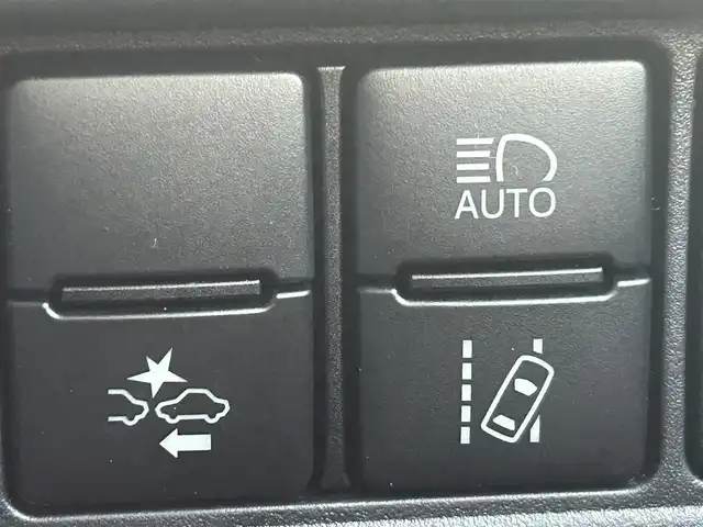 トヨタ エスクァイア Xi 大阪府 2019(令1)年 2.8万km ブラック 純正ナビ　/  フルセグＴＶ/CD/DVD/Bluetooth/USB　/バックモニター　/トヨタセーフティセンス/コーナーセンサー　/片側パワースライドドア　/クルーズコントロール　/アイドリングストップ　/前方ドライブレコーダー/純正15インチアルミホイール　/純正フロアマット　/スマートキー　/ＥＴＣ　/ＬＥＤ