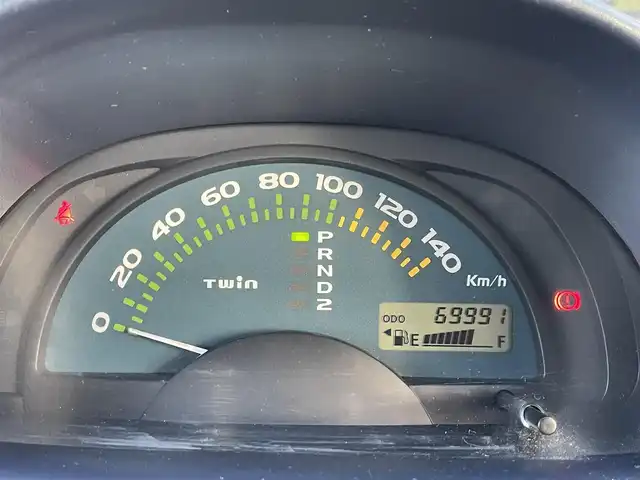 スズキ ツイン ガソリン B 三重県 2003(平15)年 7万km スペリアホワイト 純正オーディオ/3AT/135/80R12タイヤ/　＊スチールホイール/ハロゲンヘッドランプ/ボディ同色手動ドアミラー/ボディ同色アウトサイドドアハンドル/パワードアロック/SRSエアバック（運転席/助手席）/リモコンキー