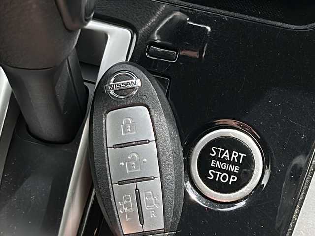 日産 セレナ ハイウェイスター 鹿児島県 2018(平30)年 7.8万km アズライトブルー エンジンスタートボタン/クルーズコントロール/パワーステアリング/WAC/ABS/PW/両側パワースライドドア/純正ナビ/Bluetooth/DVD/CD/SD/TV/全方位バックカメラ/パーキングアシスト/純正後部座席モニター/純正フロアマット/オートライト/ワンセグ/コーナーセンサー/USB入力端子/カーテンエアバッグ